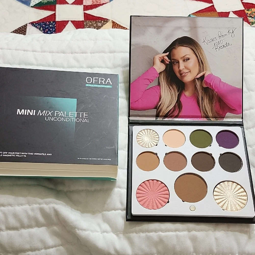 Pallette Of Eye Shadow N Blushes
